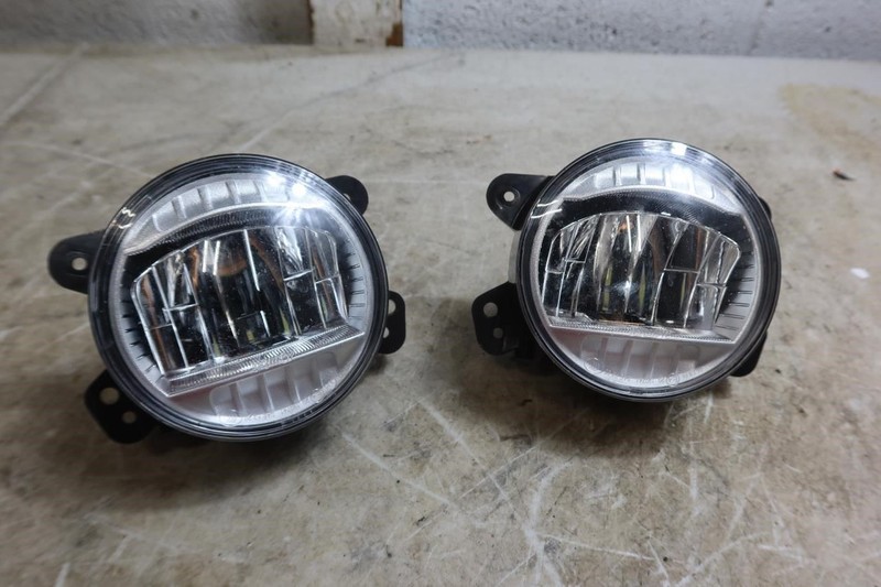 2018-2024 Jeep Wrangler JL OEM Front Bumper Fog Lights LED Pair 68503994