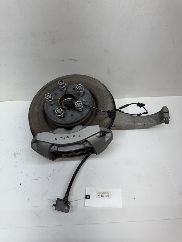 17-23 TESLA MODEL 3 FRONT LEFT SPINDLE KNUCKLE HUB CALIPER 1044311-00-E 38059