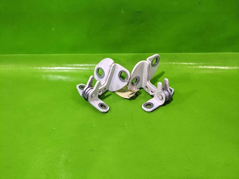 14-18 SILVERADO PASSENGER RIGHT REAR DOOR HINGE HINGES OEM 4369-60