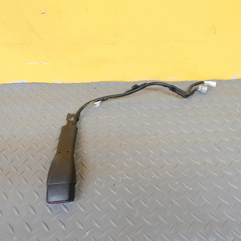 2015-2019 LEXUS RC350 FRONT RIGHT SIDE PASSENGER SEAR BELT BUCKLE OEM