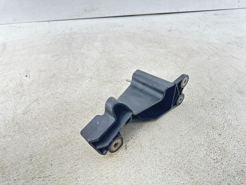 2015-2023 DODGE CHARGER REAR RIGHT SIDE BUMPER LOWER MOUNT SUPPORT BRACKET 0EM