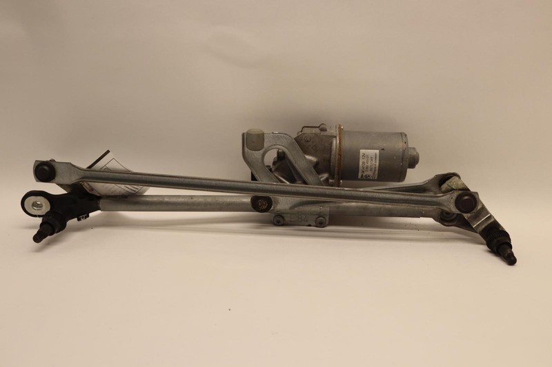 2012-2015 BMW X1 FRONT WINDSHIELD WIPER MOTOR TRANSMISSION LINKAGE OEM