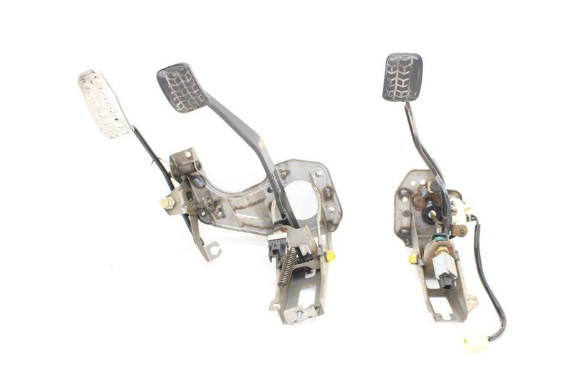 Clutch Brake and Accelerator Pedal Assembly Fits 94-97 MAZDA MX-5 MIATA