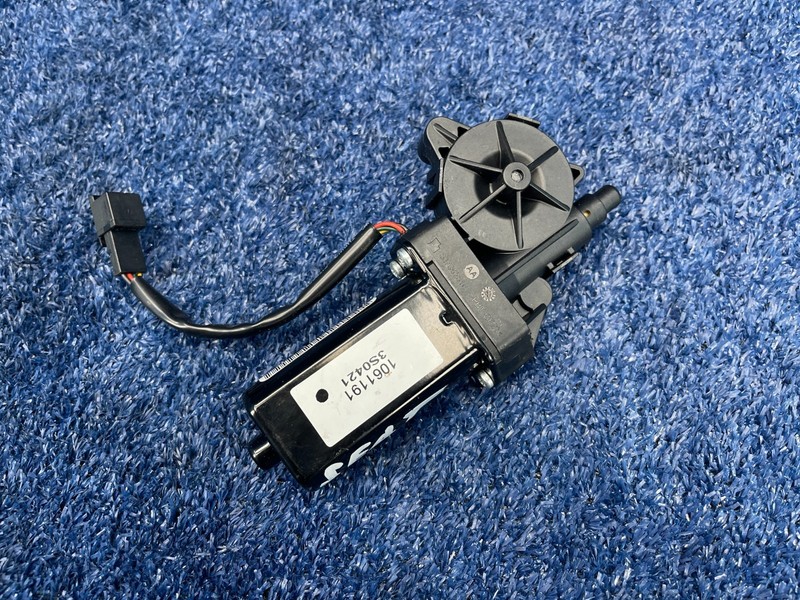 2016–2019 Buick Cascada Rear RightSeat Belt Presenter Motor OEM 13371579