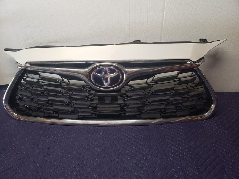 2020-2021 TOYOTA HIGHLANDER FRONT UPPER GRILLE GRILL OEMsome imperfections