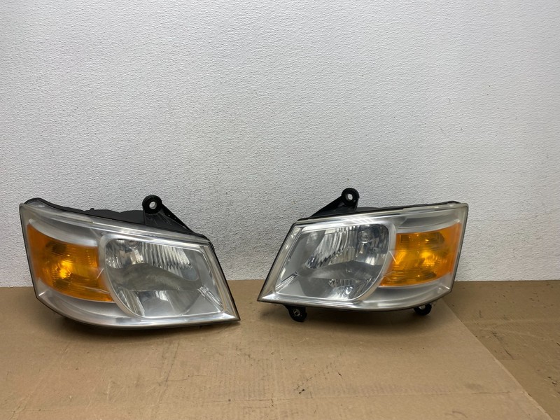 2008 to 2010 Dodge Caravan Left+Right Set Side Halogen Headlights Oem AE6705 DW
