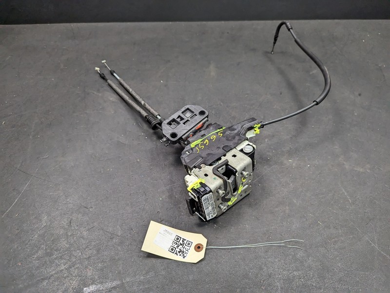 Rear Left Door Lock Latch 2019 Jeep Cherokee 04589915AE 2014 2015 2016-2022 X
