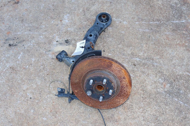 2014-2019 TOYOTA COROLLA 4X2 FRONT RIGHT SIDE SPINDLE KNUCKLE HUB W/ ARM OEM