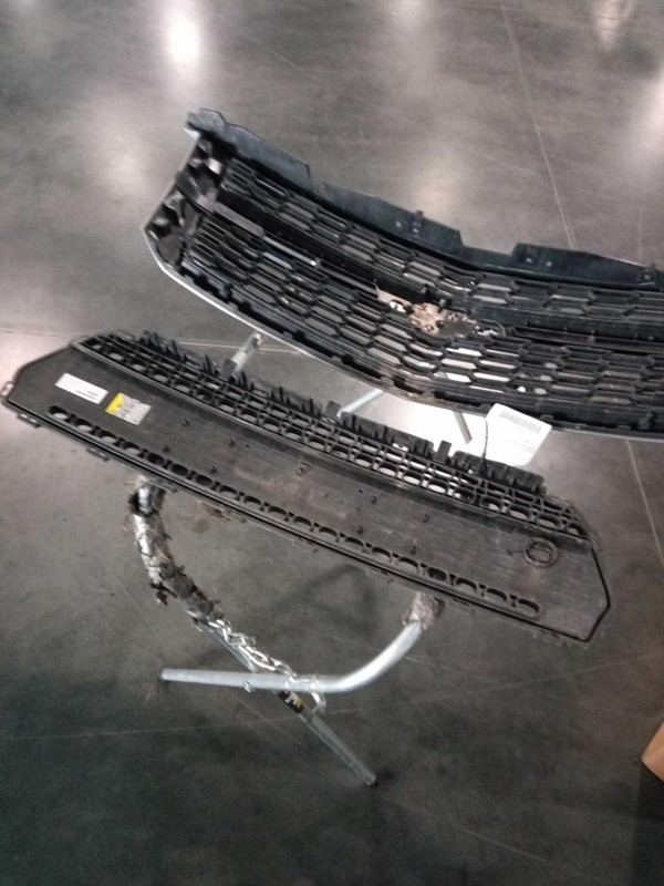 Used Upper Grille fits: 2015 Kia Soul upper gloss black finish Upper Grade A