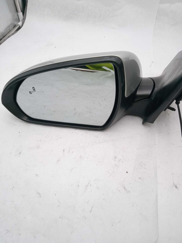 Used Left Door Mirror fits: 2017 Hyundai Elantra power Sedan w/o memory w/blind