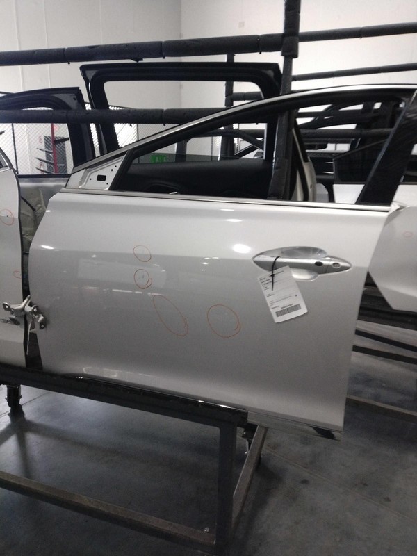 2016 Hyundai Azera Left Front Door Silver Used, Scratches & Dent 361922