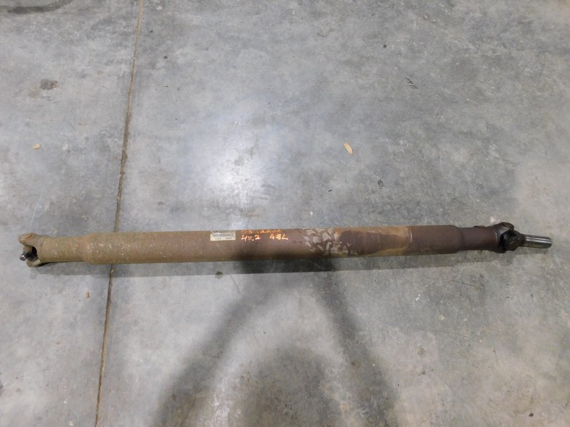 01-03 CHEVROLET TAHOE REAR DRIVE SHAFT 4x2( 04 TAHOE 4x2 3.73 RATIO / OPT GT4)
