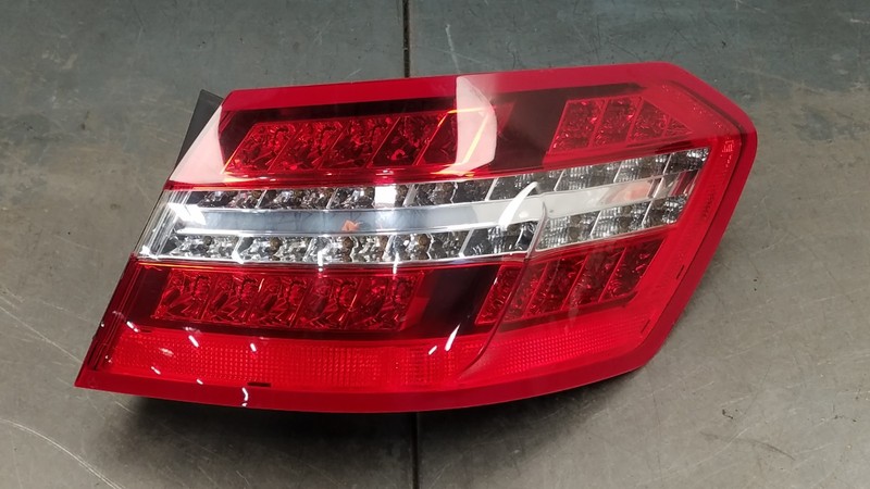 2011 Mercedes Benz AMG E 63 Right Passenger Tail Light #4899 P6