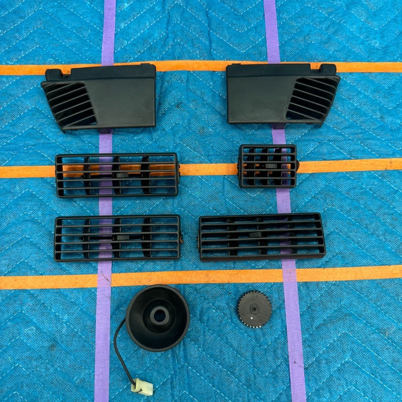 1987–1991 Volvo 780 Bertone Front Dashboard Air Vents Set OEM 3406334 3406335