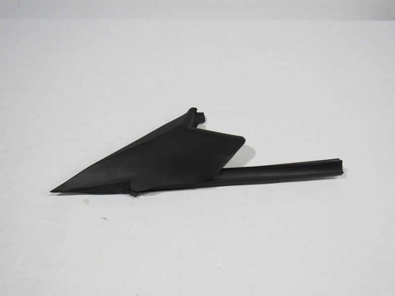 18-21 Aston Martin Vantage 2020 Left Door Molding Trim Weatherstrip Seal :Y