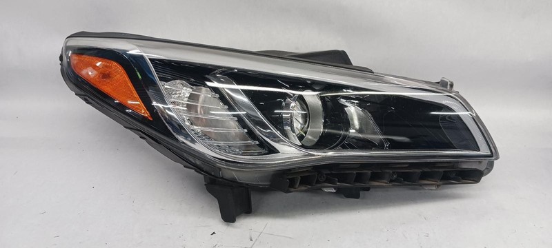 16-'17 HYUNDAI SONATA Right passenger headlight US built halogen OEM Grade B