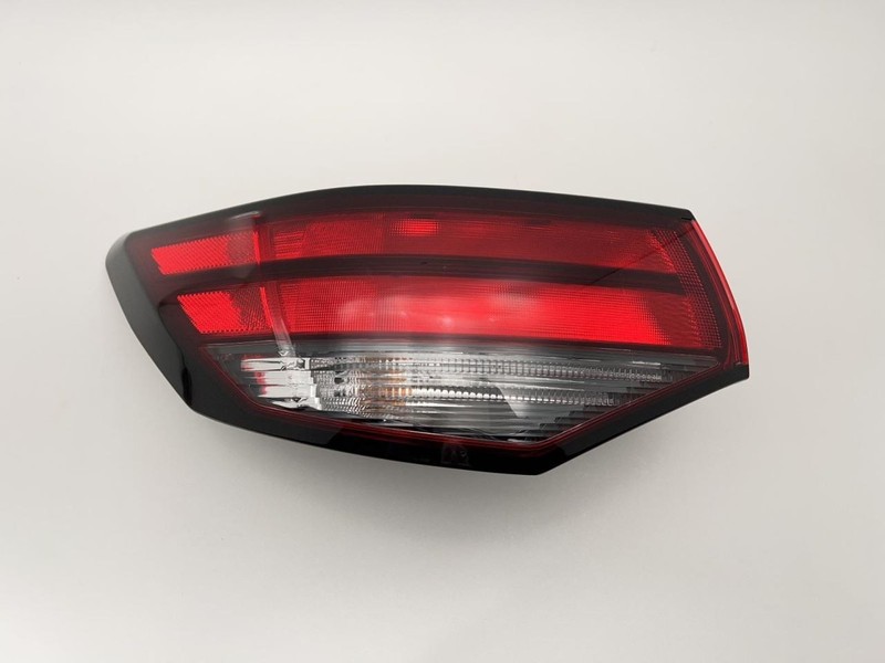 2020-2024 NISSAN SENTRA LEFT TAILLIGHT QUARTER MOUNTED 2.0L AT FWD 28K -S- 64251