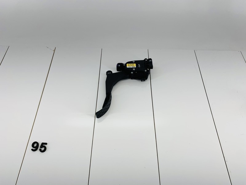 06-09 VOLKSWAGEN BEETLE 2.5L GASOLINE ENGINE ACCELERATOR THROTTLE GAS PEDAL OEM