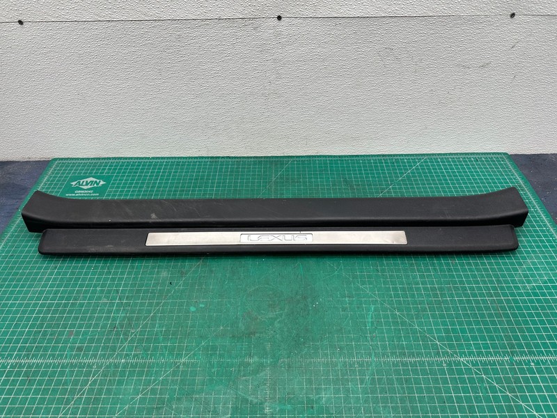 10-15 Lexus IS250 IS350 FRONT LEFT DOOR SILL PANEL SCUFF PLATE STEP COVER OEM