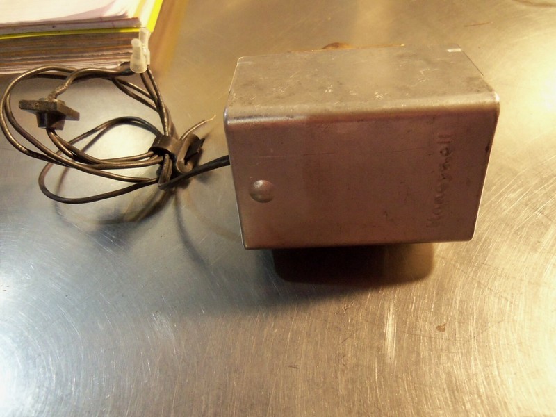 Honeywell V4044A1191 6 Zone Valve 57G7 F8-9902 *FREE SHIPPING*