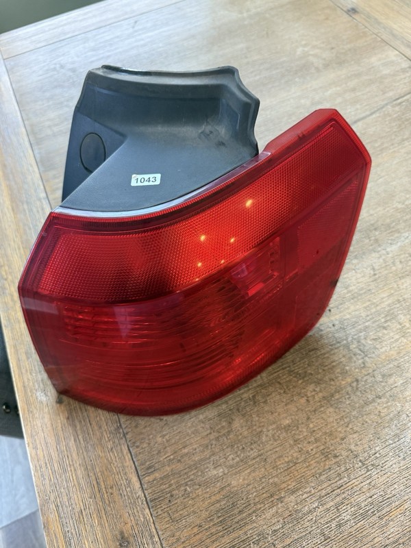 2013 GMC TERRAIN RIGHT GATE MOUNTED BRAKE STOP TAIL LIGHT LAMP ASSEMBLY