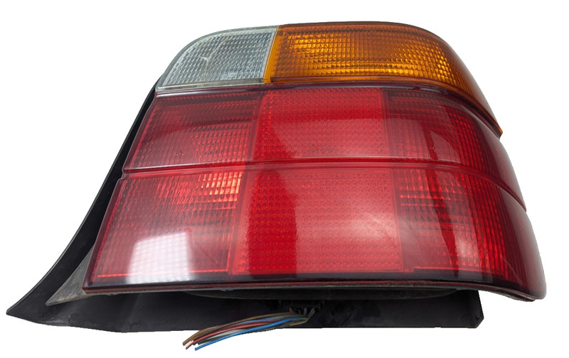 Passenger Right Tail Light Hatchback Fits 95-99 BMW 318i 398437