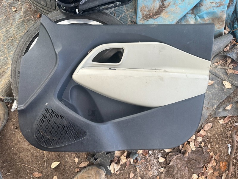 12-14 KIA RIO OEM INTERIOR RH FRONT POWER WINDOW BLACK & BEIGE DOOR PANEL TRIM