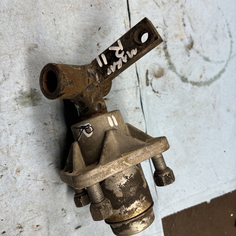 VINTAGE 70’s 80’s EZGO MARATHON GOLF CART FRONT Right spindle and wheel hub # 11