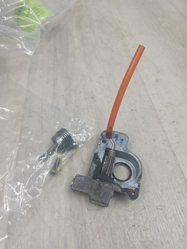 Poulan 5200 Oil Pump chainsaw part