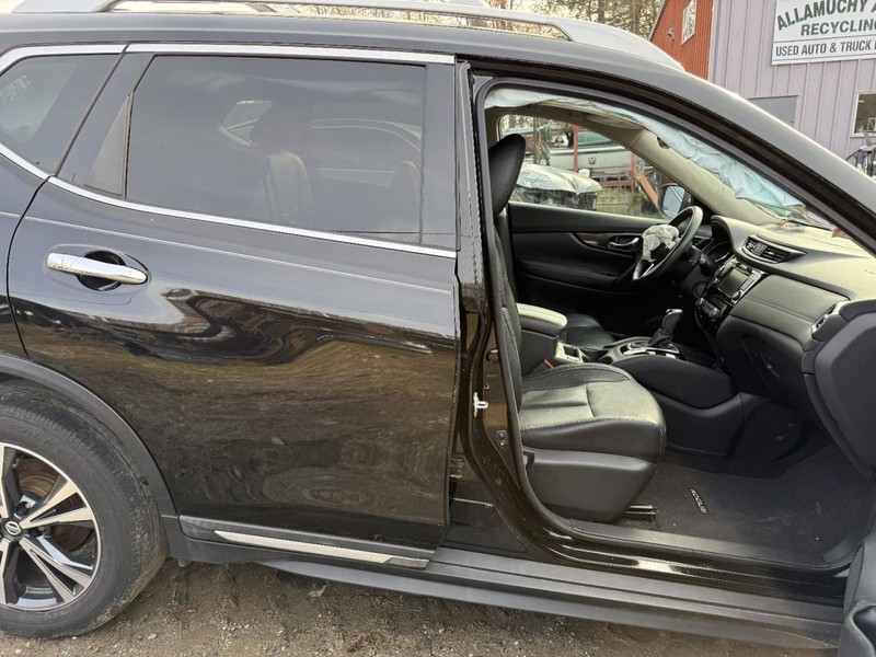 2018-2020 Nissan Rogue Right Passenger Side Rocker With Post Black