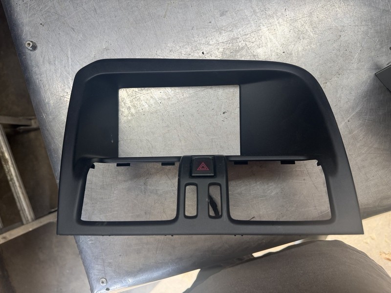 2010-2017 Volvo XC60 Center Dash Bezel Trim Vent Vents OEM 1284824