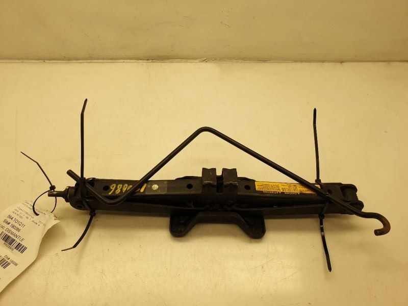 2011 TOYOTA SIENNA JACK AND TOOL KIT