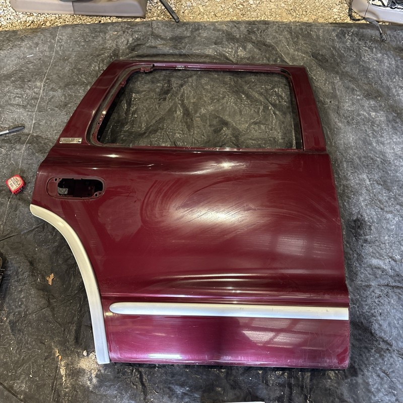 2001 - 2004 Dodge Durango Rear Right DoorShell Maroon ( Local Pickup Only!!!)