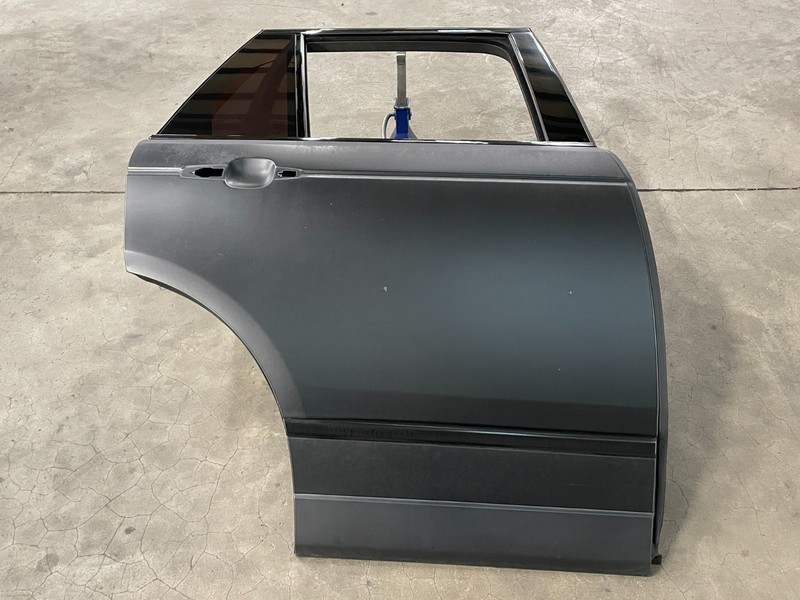 18-20 Land Range Rover L405 Rear Right Exterior Door Shell Panel Black 1636 OEM