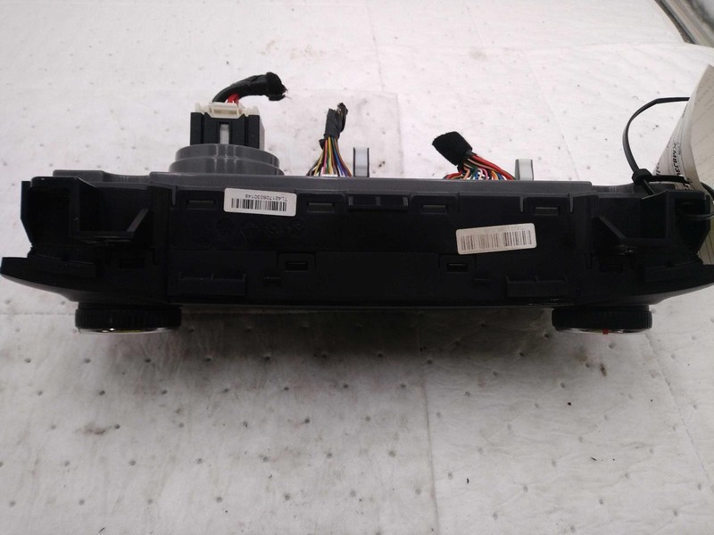 Used A/C Selector Switch fits: 2017 Hyundai Tucson Canada market manual temperat