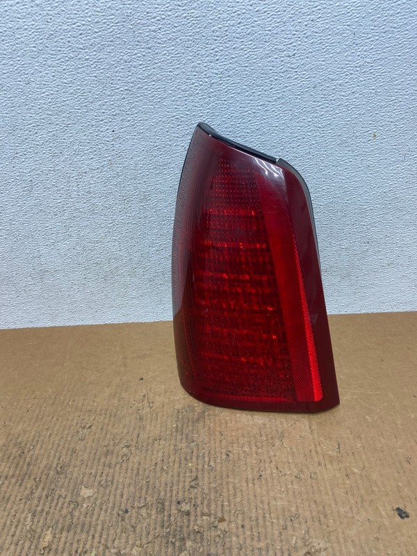 2000 to 2005 Cadillac Deville Left Driver Lh Side Tail Light Oem AE2640 LK