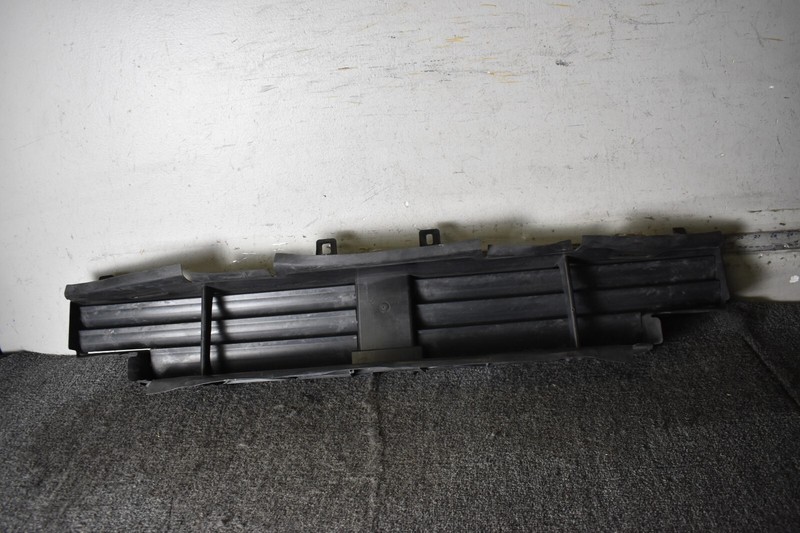 2022-2024 BMW 7G70 M-Pack Radiator air duct lower 3U5A3588706