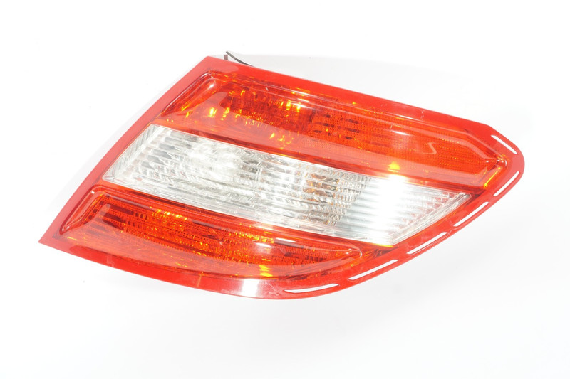 2008 - 2011Mercedes Benz C300 W204 4Matic Tail Right Passenger Side oem