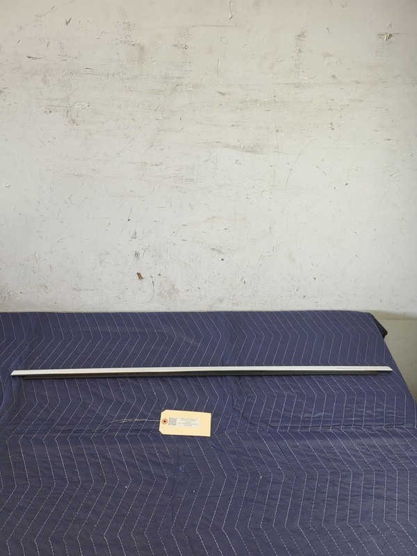 Used Oem Cadillac Left Rear Door Window Exterior Belt Molding for 2020-2025 XT5