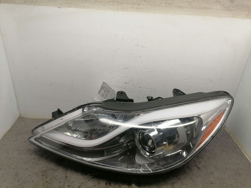 Passenger Headlight Sedan Xenon HID Tech Fits 12-14 GENESIS 1311341