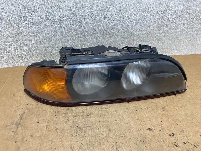 1997 - 2000 BMW E39 5 Series Headlight Right Passenger RH Halogen OEM T5172 DW