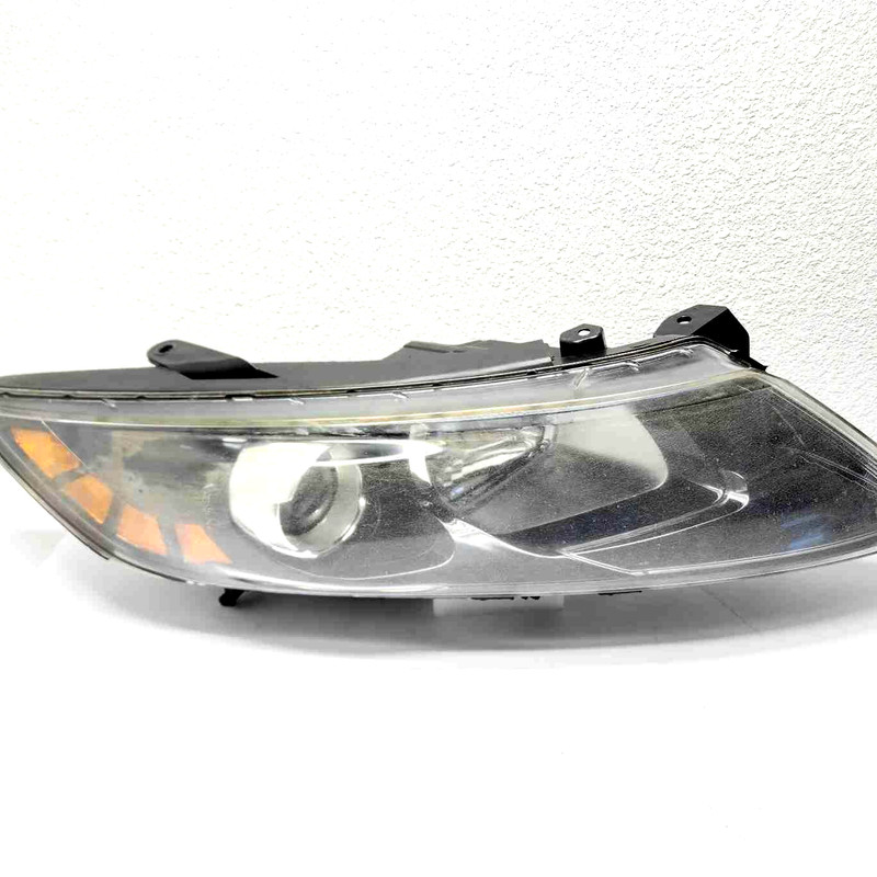 2013 Kia Optima RH Passenger Side halogen Headlamp Assembly 921024C000