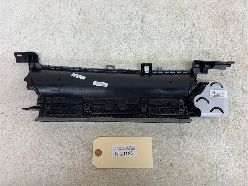⚡️24-25 TESLA MODEL Y LEFT SIDE HEATER AC AIR VENT DUCT OEM 21122 B83