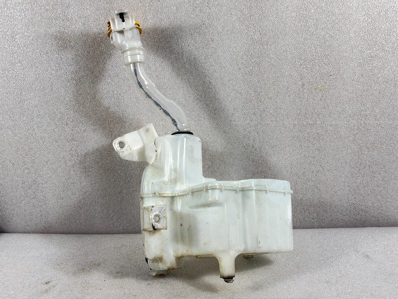 TOYOTA 86 2020 4BA-ZN6 Windshield Washer Tank SU00302697 [Used] [PA114302982]