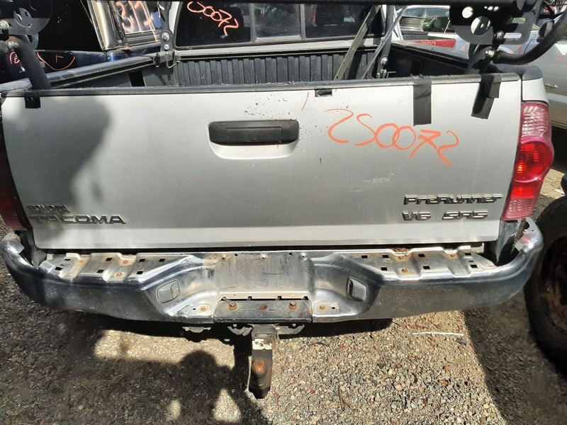 05-15 TOYOTA TACOMA PRE-RUNNER REAR BUMPER CHROME WITH TOW PACKAGE DENT
