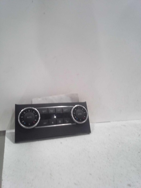 2014 Mercedes-Benz C-Class A/C Selector Switch OEM Black 47000 Miles