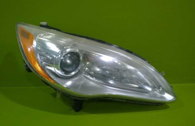 11 12 200 PASSENGER RIGHT HEADLIGHT LAMP OEM 3540-37