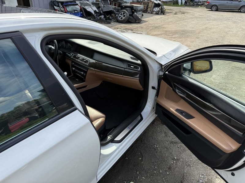 2009-2015 BMW 750i Right Passenger Side A-Pillar White