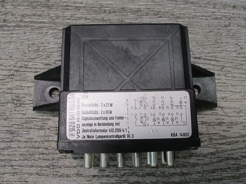1984-1986 PORSCHE 928 S LAMP BULB RELAY CONTROL MODULE 92864160304