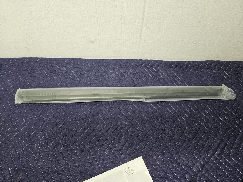 99 To 06 Chevy Gmc Silverado Sierra Suburban Front Window Belt Strip 5099209